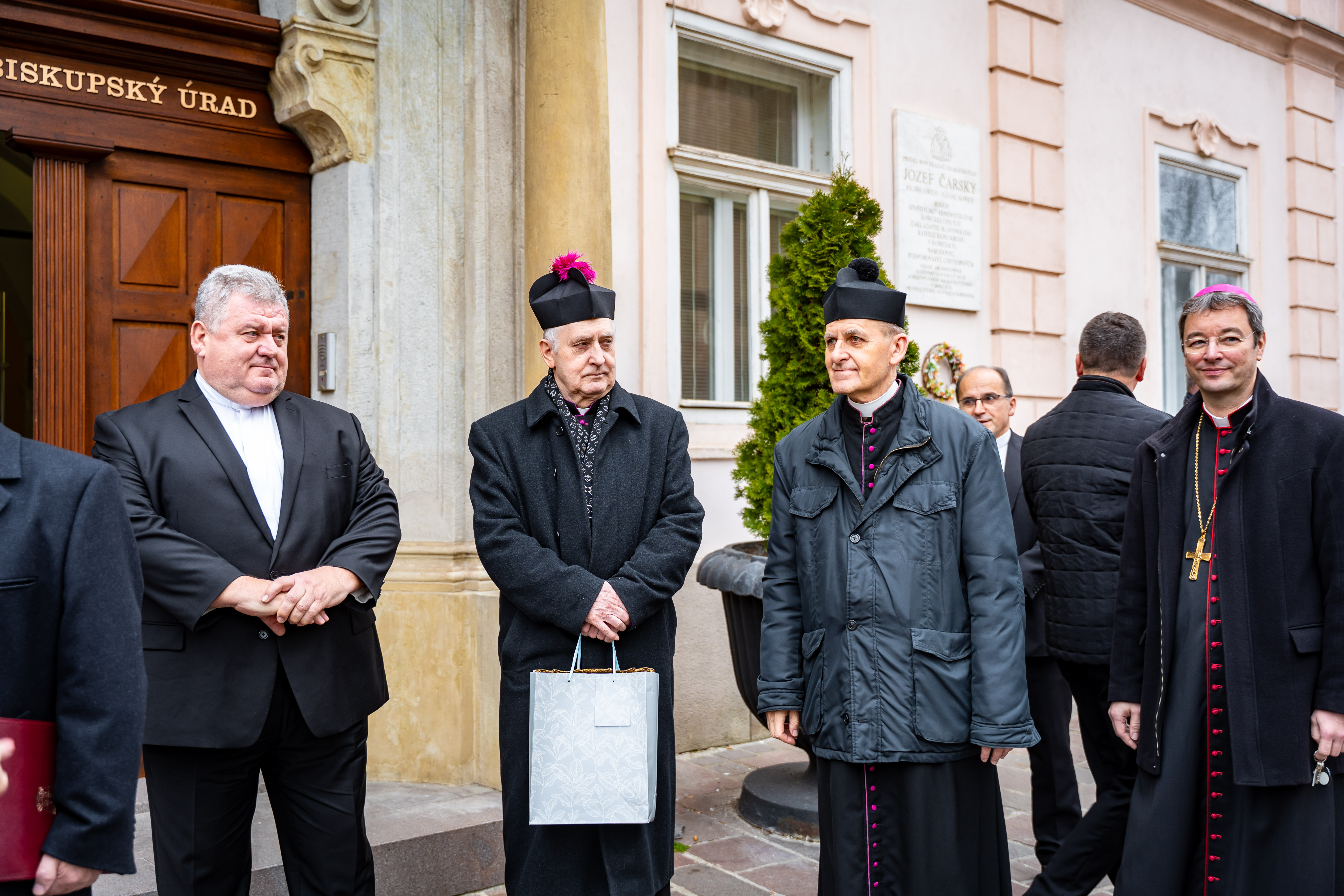 Slavnostne odhalenie pamatnej tabule na pocest kosickeho biskupa Augustina Fischer-Colbrieho-3
